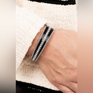 Paparazzi Exquisitely Empirical Black Bracelet